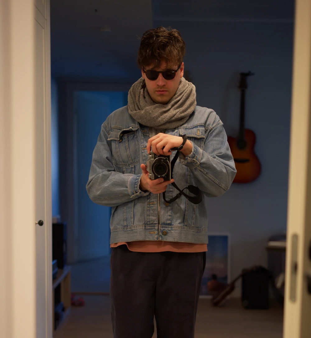 Mirror selfie of Aleksei Ustinov with Fuji XT4